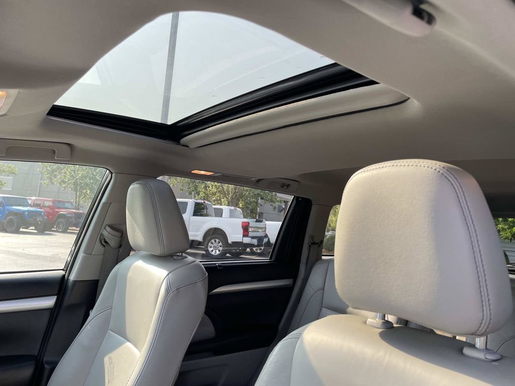 Used 2018 Toyota Highlander XLE FWD image 26