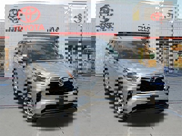 Used 2023 Toyota Highlander LE