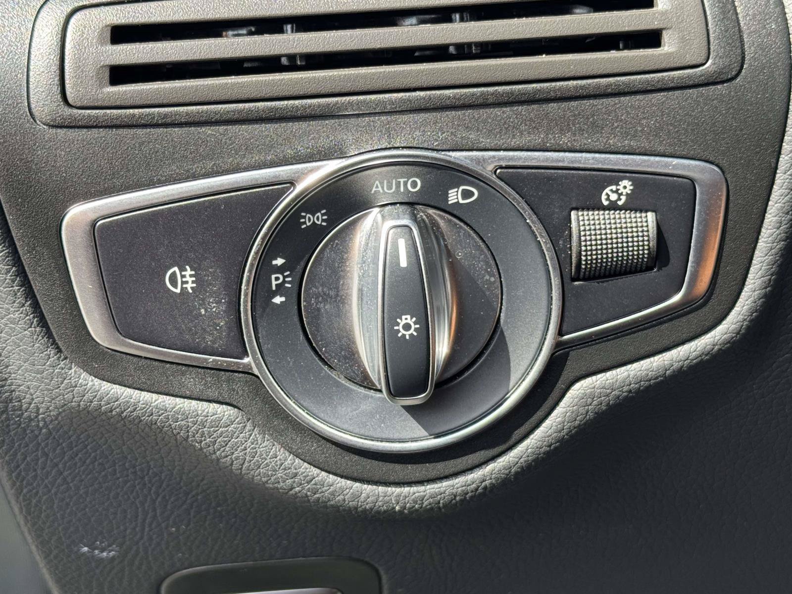 Used 2021 Mercedes-Benz GLC 300 4MATIC image 20
