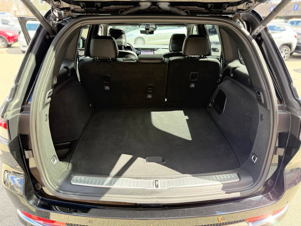 Used 2023 Jeep Grand Cherokee Overland w/ Luxury Tech Group IV image 32