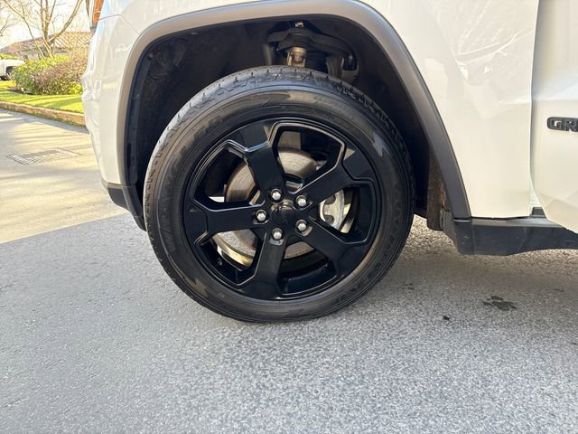 Used 2019 Jeep Grand Cherokee Laredo image 29