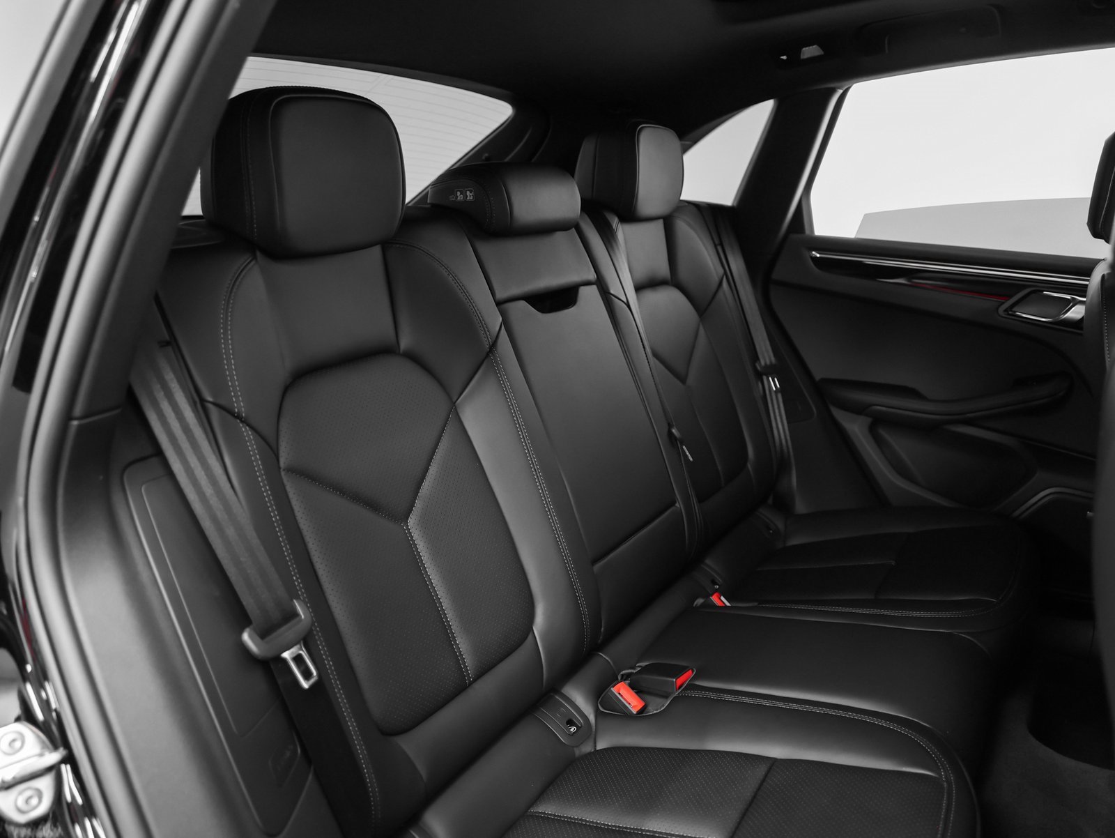 Certified 2025 Porsche Macan image 22