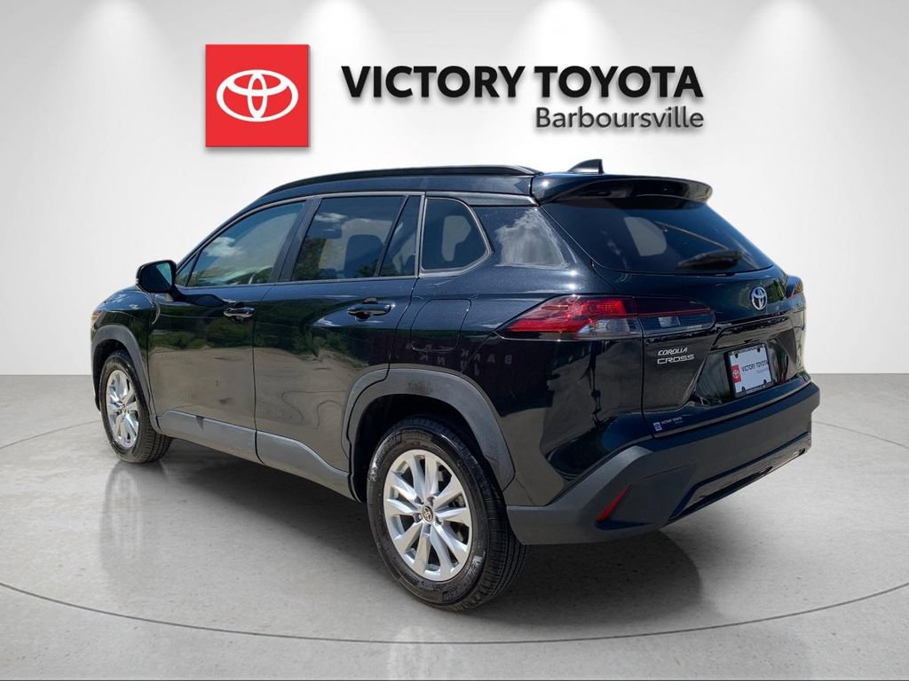 Used 2026 Toyota Corolla Cross LE FWD image 3
