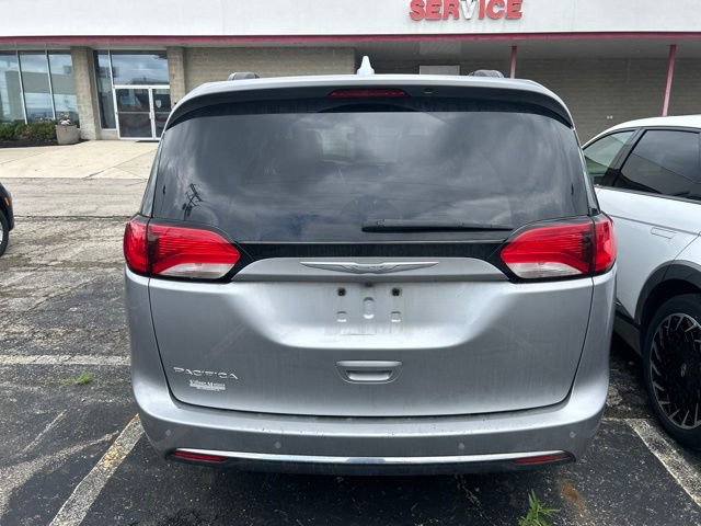 Used 2017 Chrysler Pacifica Touring FWD image 4