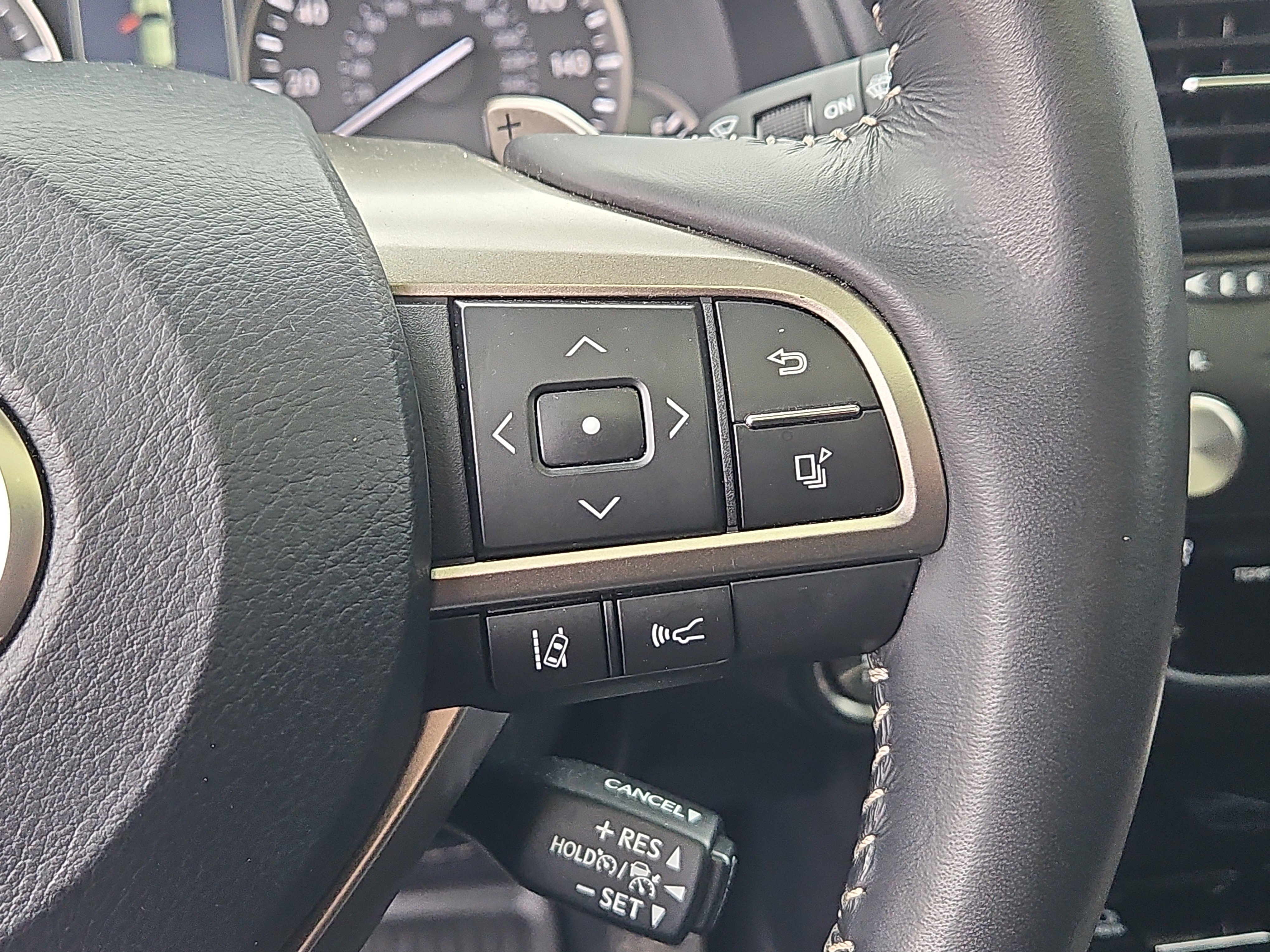 Used 2022 Lexus RX 350L Premium w/ Premium Package image 19