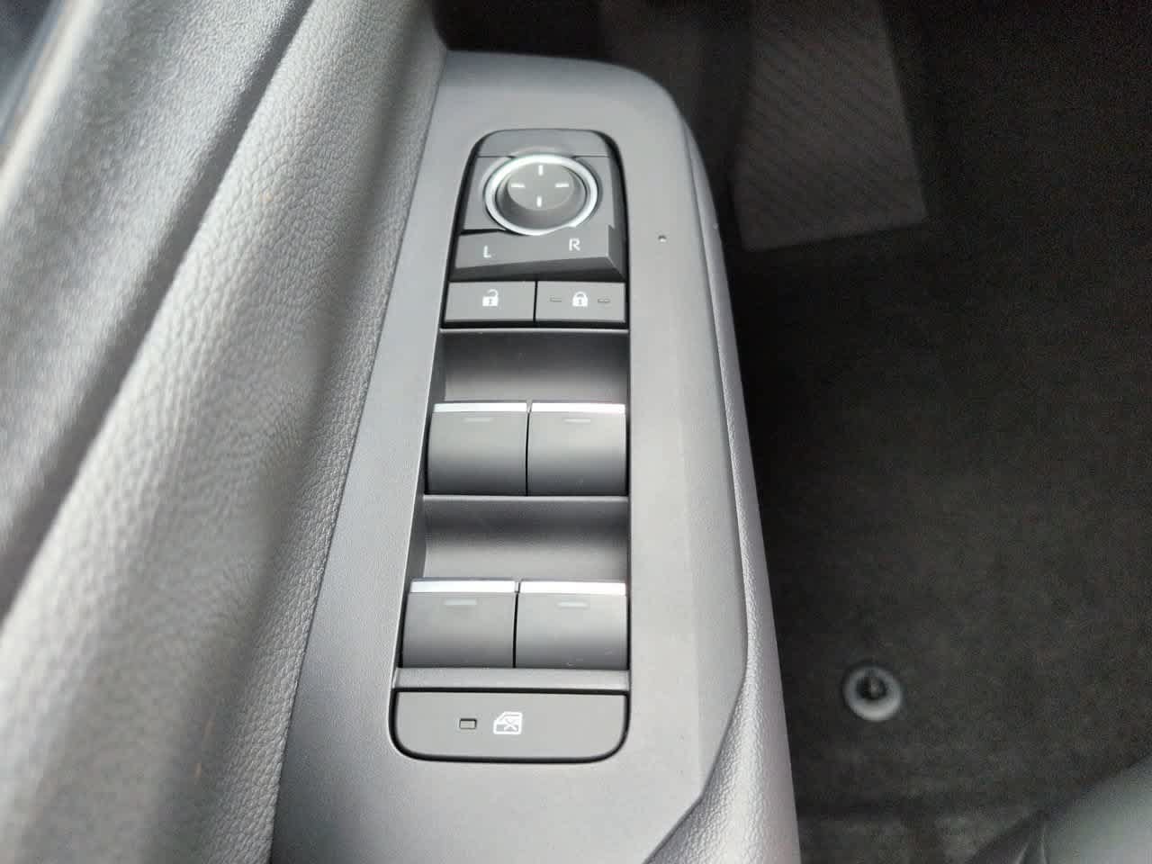 New 2027 Toyota Prius Plug-In Hybrid FWD image 23