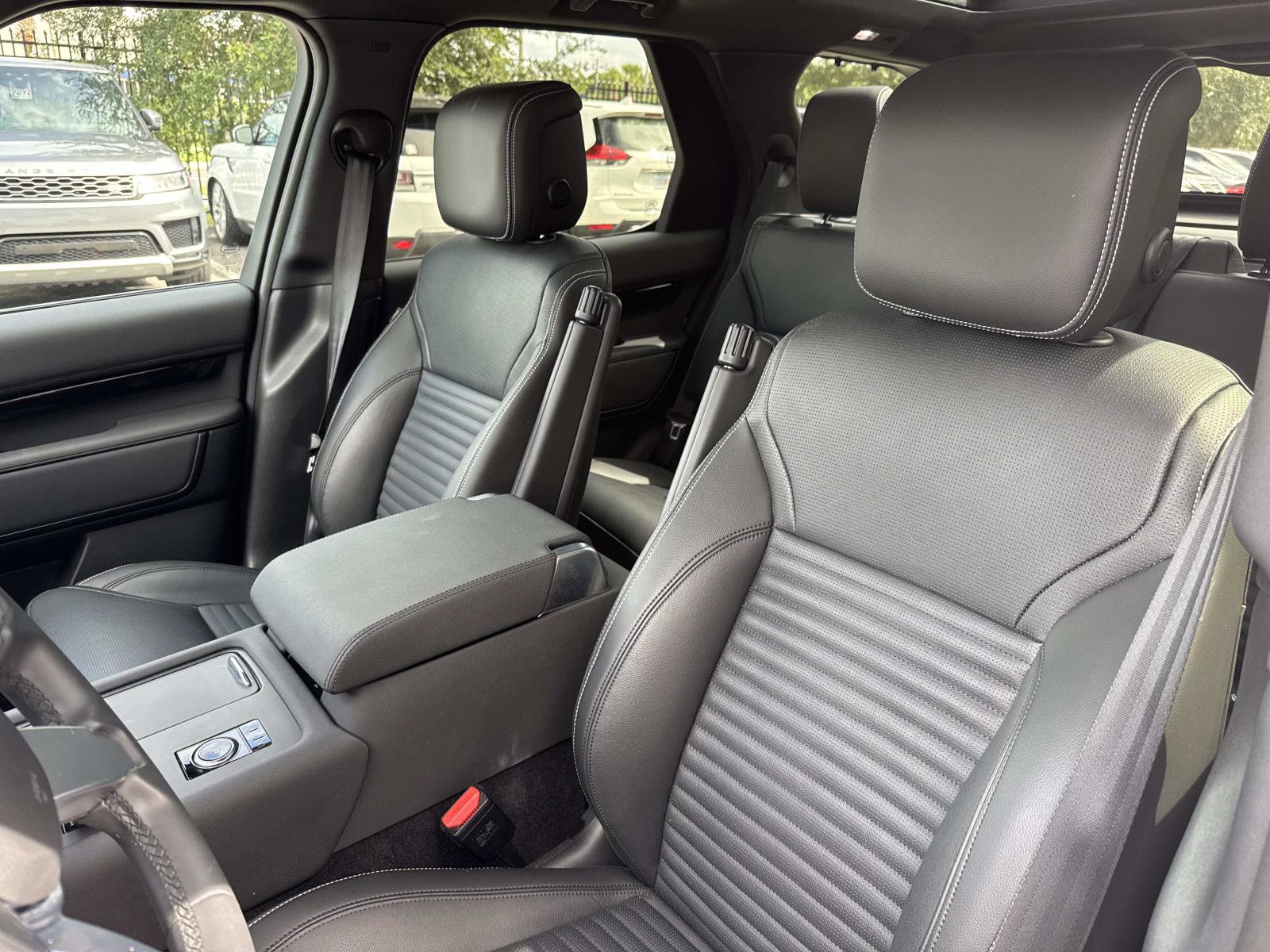 Certified 2025 Land Rover Discovery S image 22