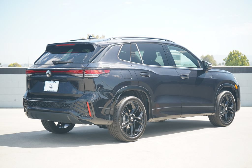 New 2026 Volkswagen Tiguan SE R-Line FWD image 3
