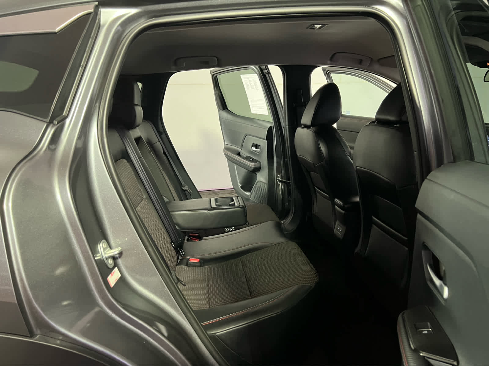 Certified 2025 Nissan Kicks SR FWD image 25