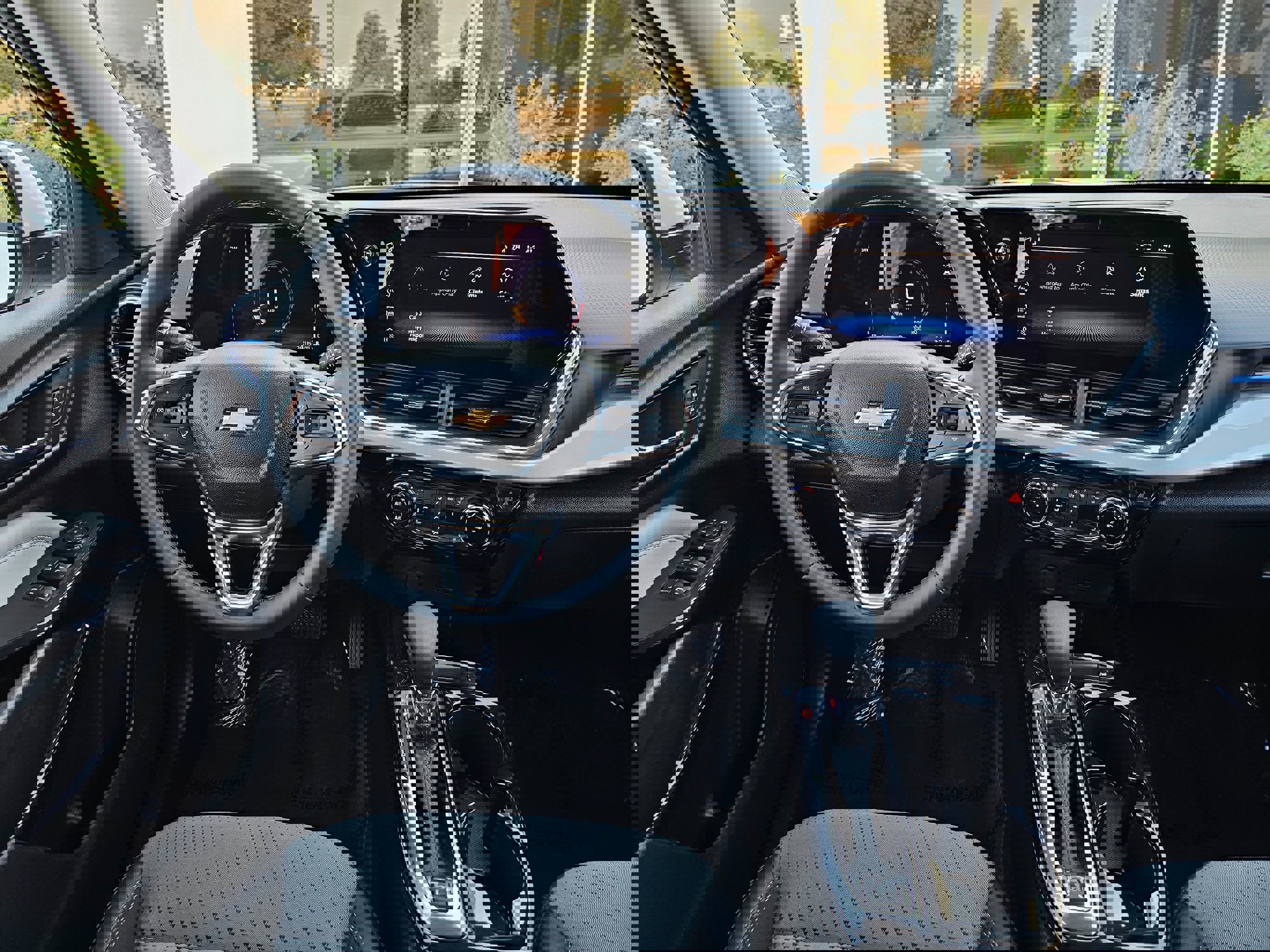 Used 2025 Chevrolet Trax LT w/ LT Convenience Package image 24