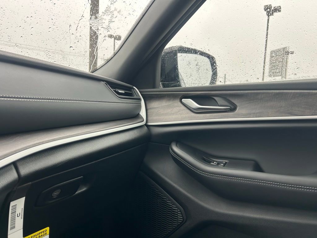 New 2026 Jeep Grand Cherokee Altitude image 23