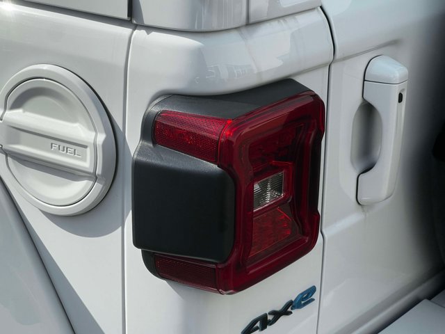 Used 2022 Jeep Wrangler Unlimited Sahara AWD/4WD image 9