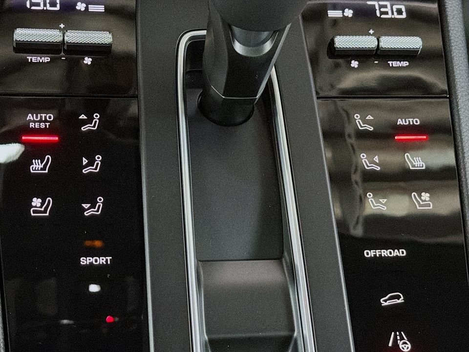 New 2026 Porsche Macan AWD/4WD image 23