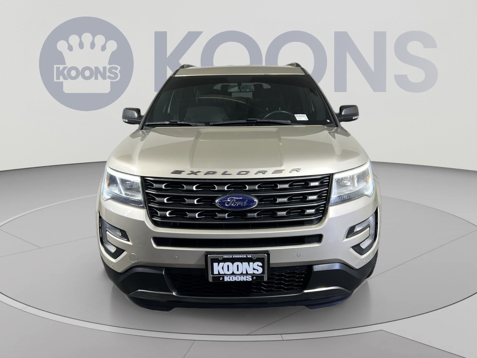 Used 2017 Ford Explorer XLT w/ Equipment Group 202A AWD/4WD image 4