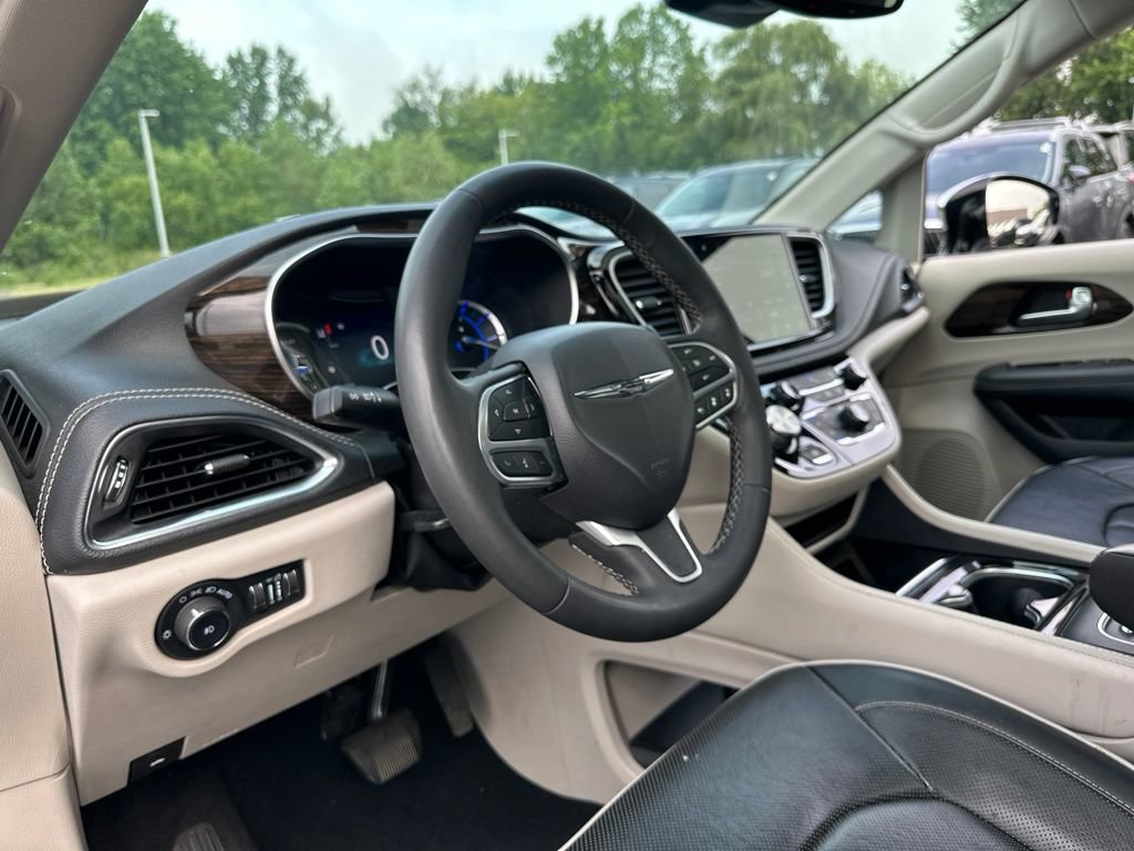 Used 2023 Chrysler Pacifica Limited FWD image 44