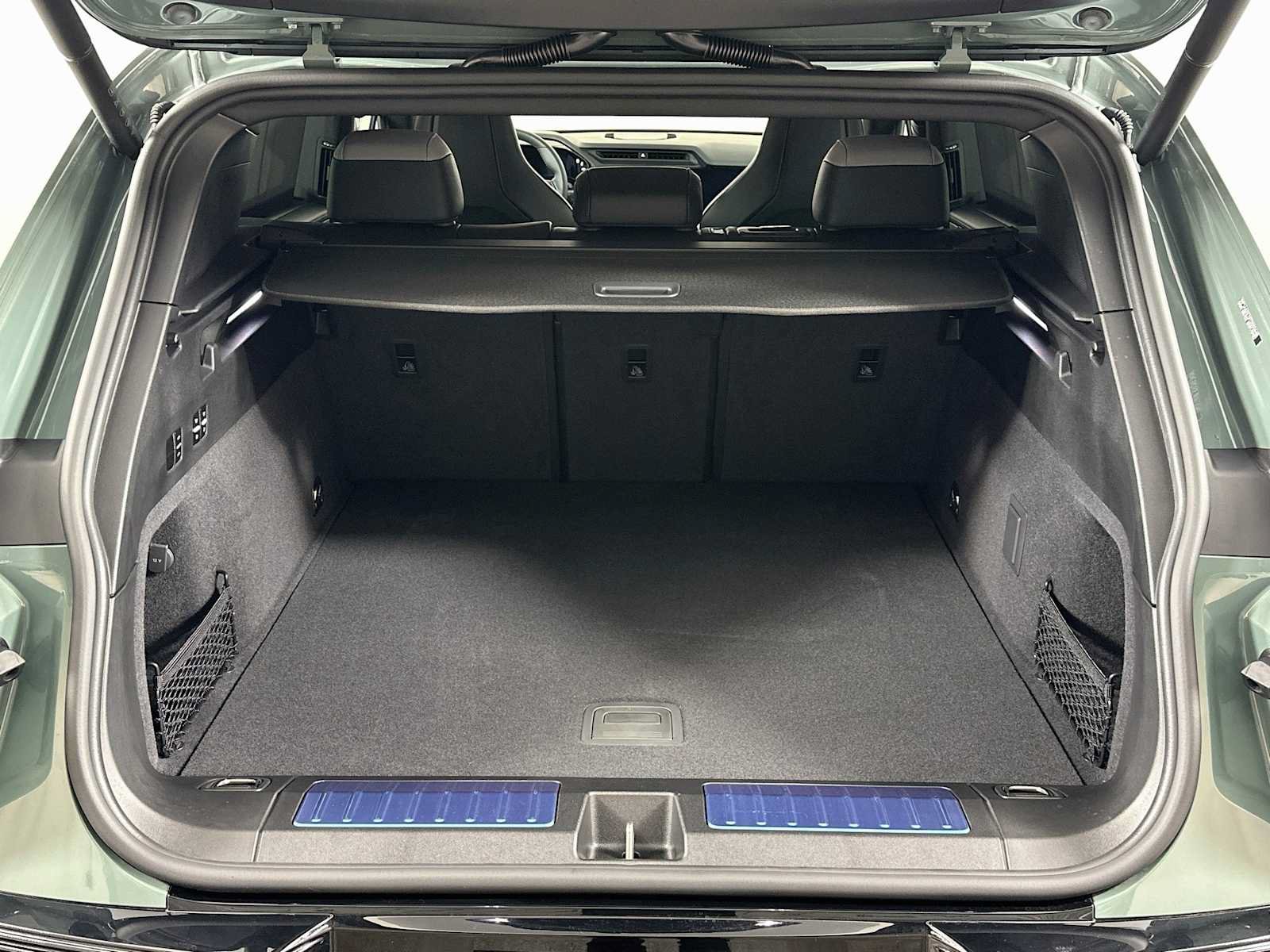 New 2026 Porsche Cayenne Electric AWD/4WD image 26