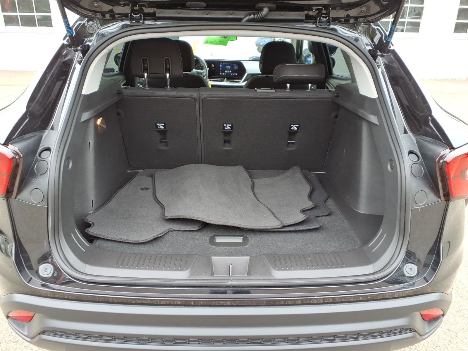 Used 2025 Chevrolet Trax LS w/ LS Convenience Package FWD image 18
