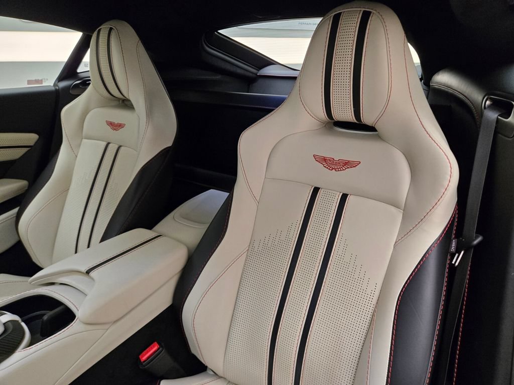 Used 2023 Aston Martin V8 Vantage Coupe RWD image 27