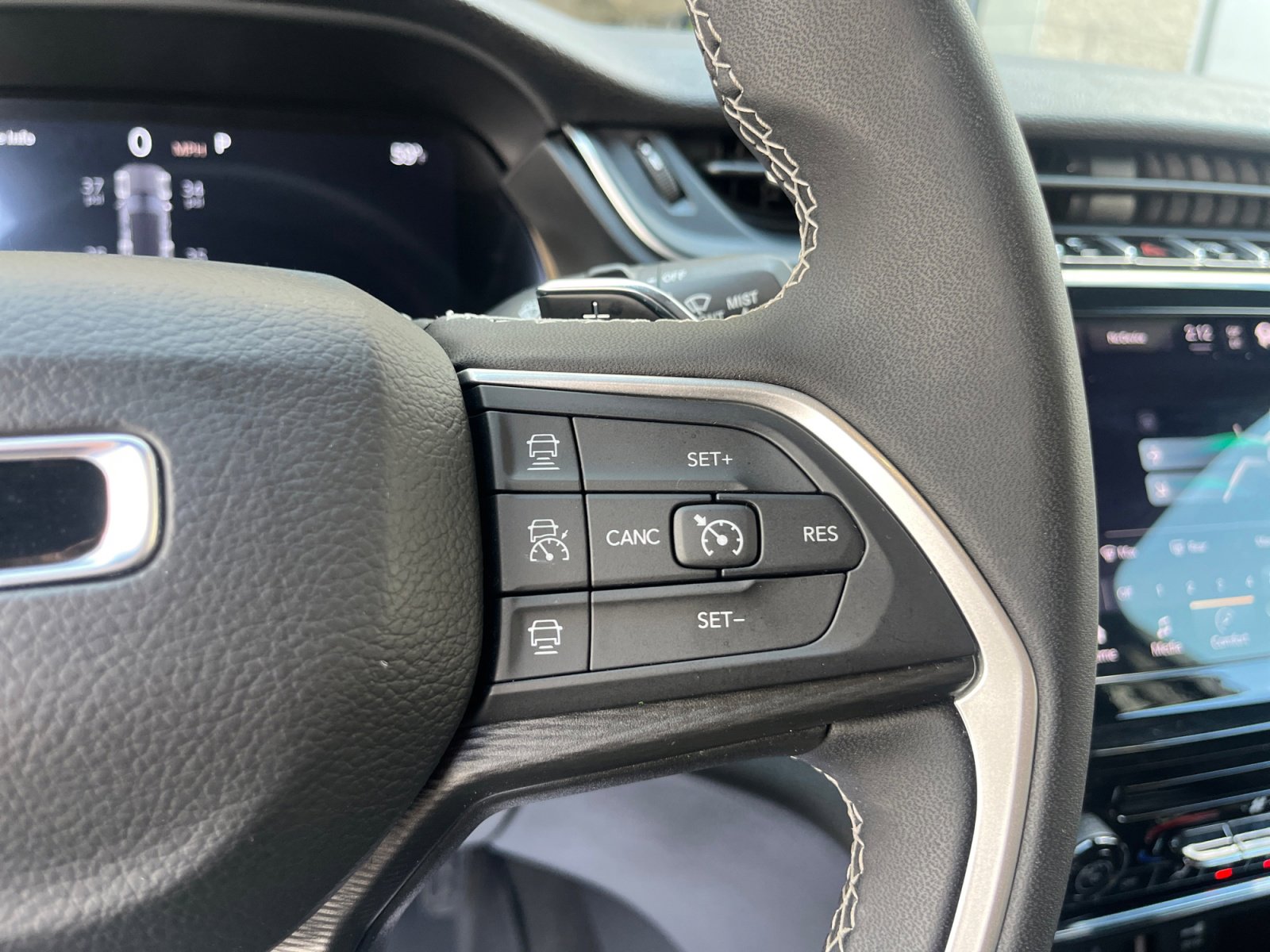 Used 2025 Jeep Grand Cherokee Laredo X w/ Trailer Tow Package AWD/4WD image 18