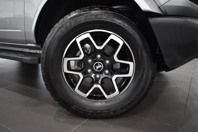 Used 2024 Ford Bronco Outer Banks AWD/4WD image 2