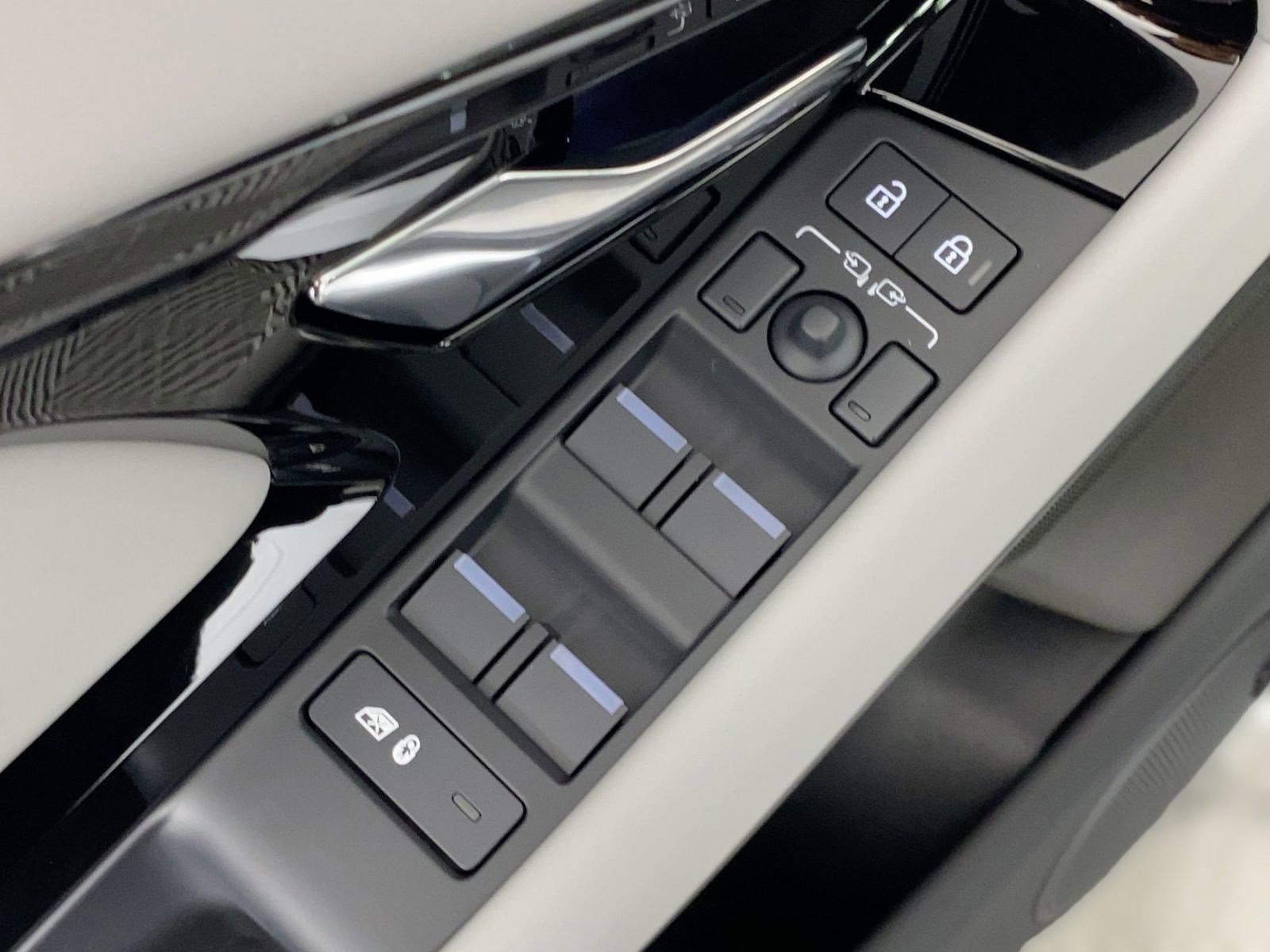 Used 2026 Land Rover Range Rover Evoque S AWD/4WD image 21