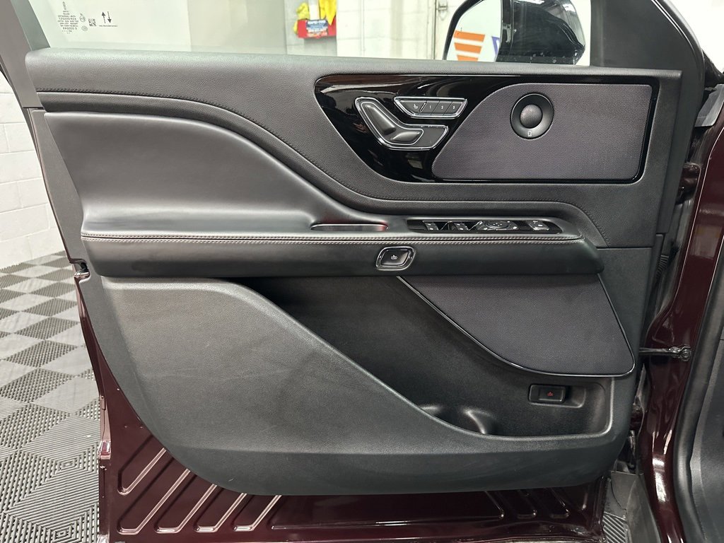 Used 2023 Lincoln Aviator Reserve w/ Equipment Group 201A image 19