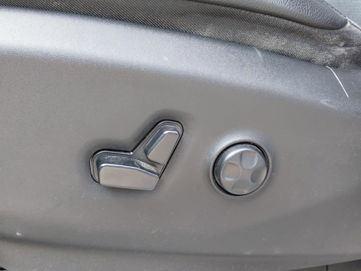 Used 2019 Chrysler Pacifica Touring-L Plus w/ Tire & Wheel Group FWD image 26