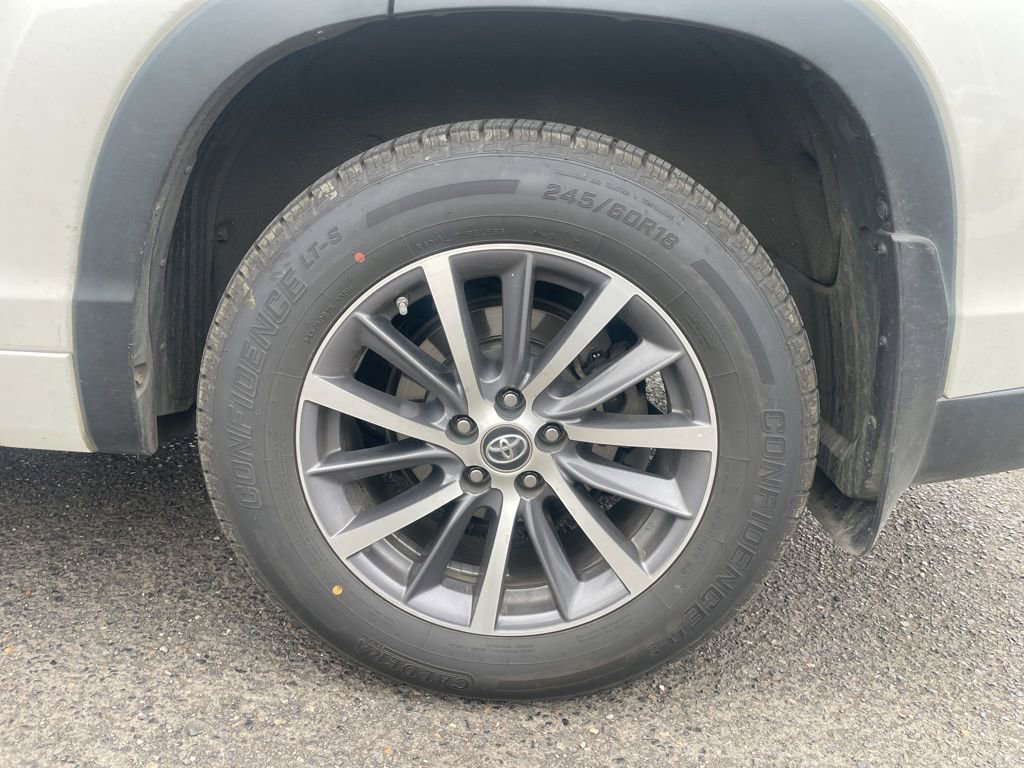 Used 2017 Toyota Highlander XLE AWD/4WD image 25