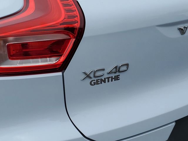 Used 2025 Volvo XC40 B5 Core image 30