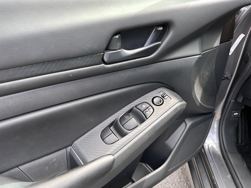 Used 2025 Nissan Altima 2.5 S FWD image 21