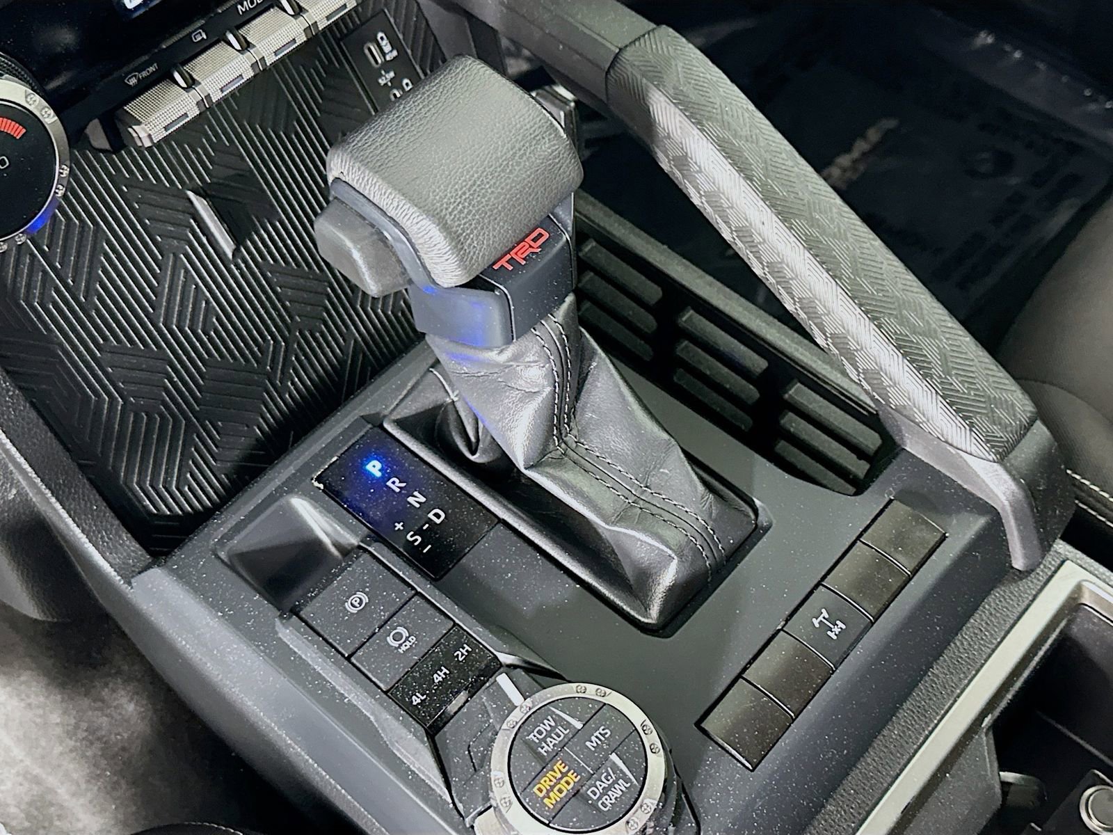 Certified 2024 Toyota Tacoma TRD Off-Road AWD/4WD image 17