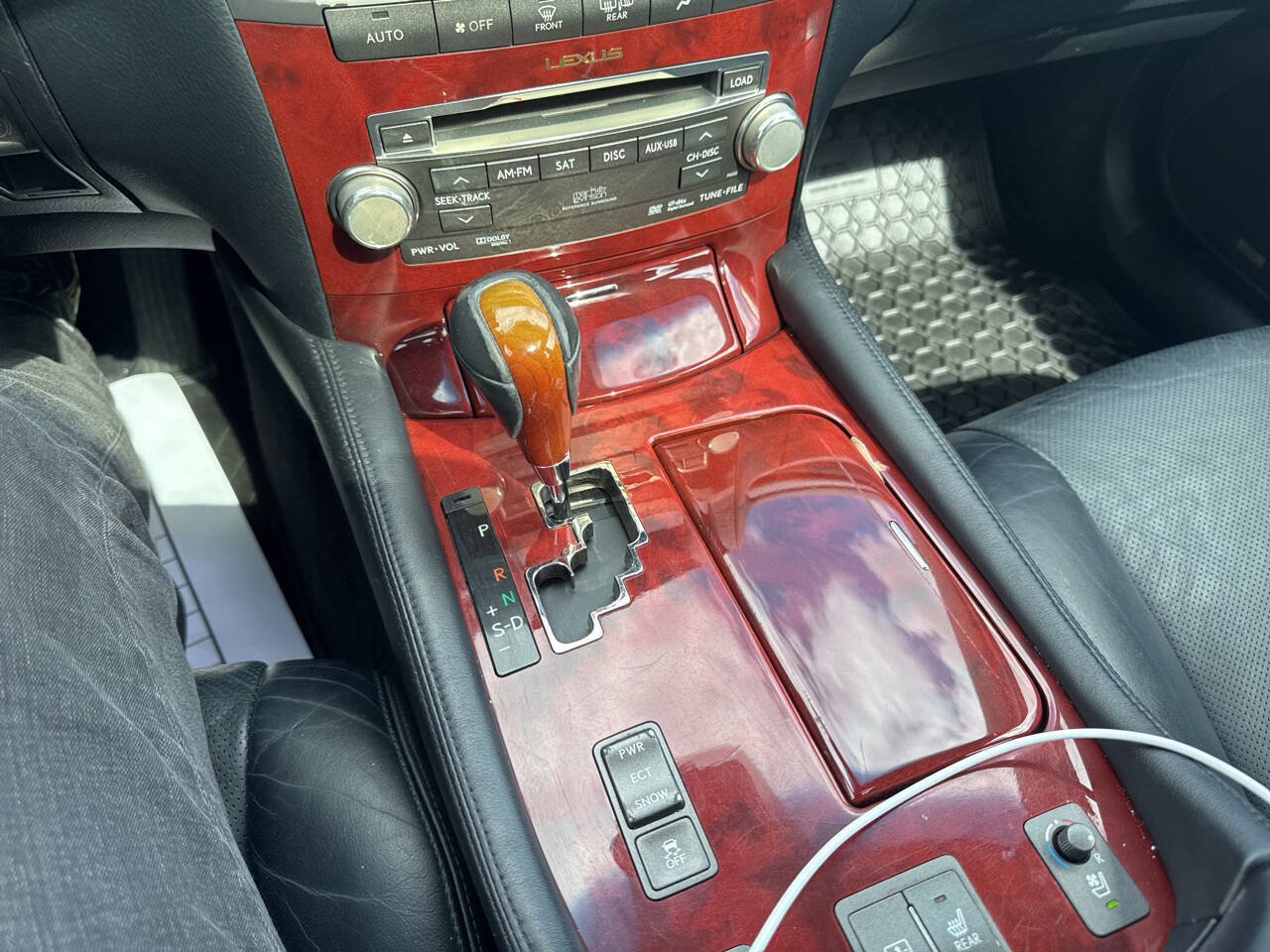 Used 2011 Lexus LS 460 w/ Luxury Value Edition RWD image 15