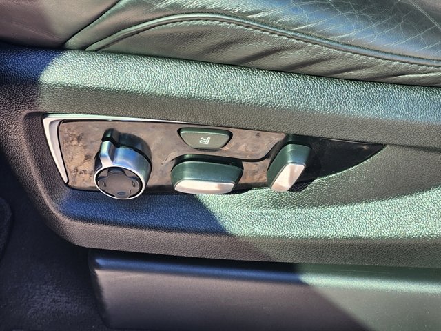 Used 2020 Cadillac Escalade Platinum image 16