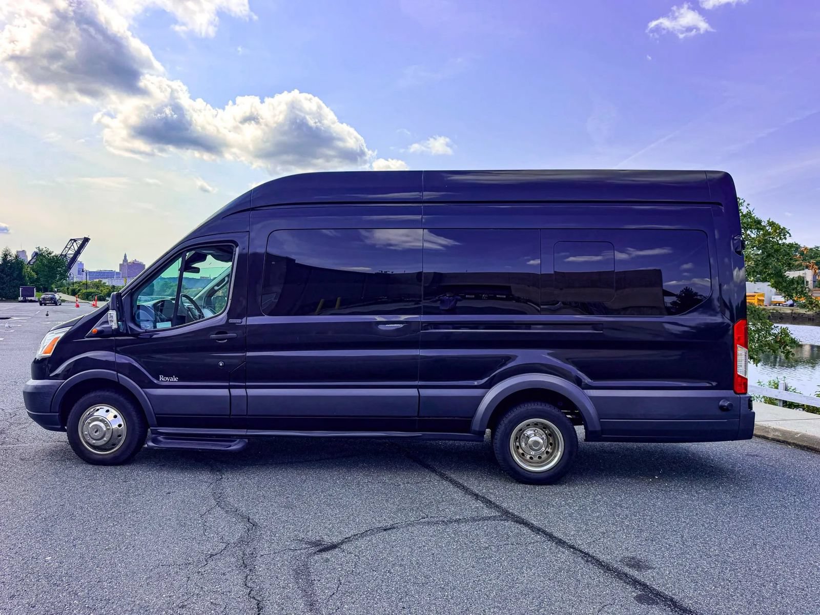 Used 2018 Ford Transit 350 XLT RWD image 3