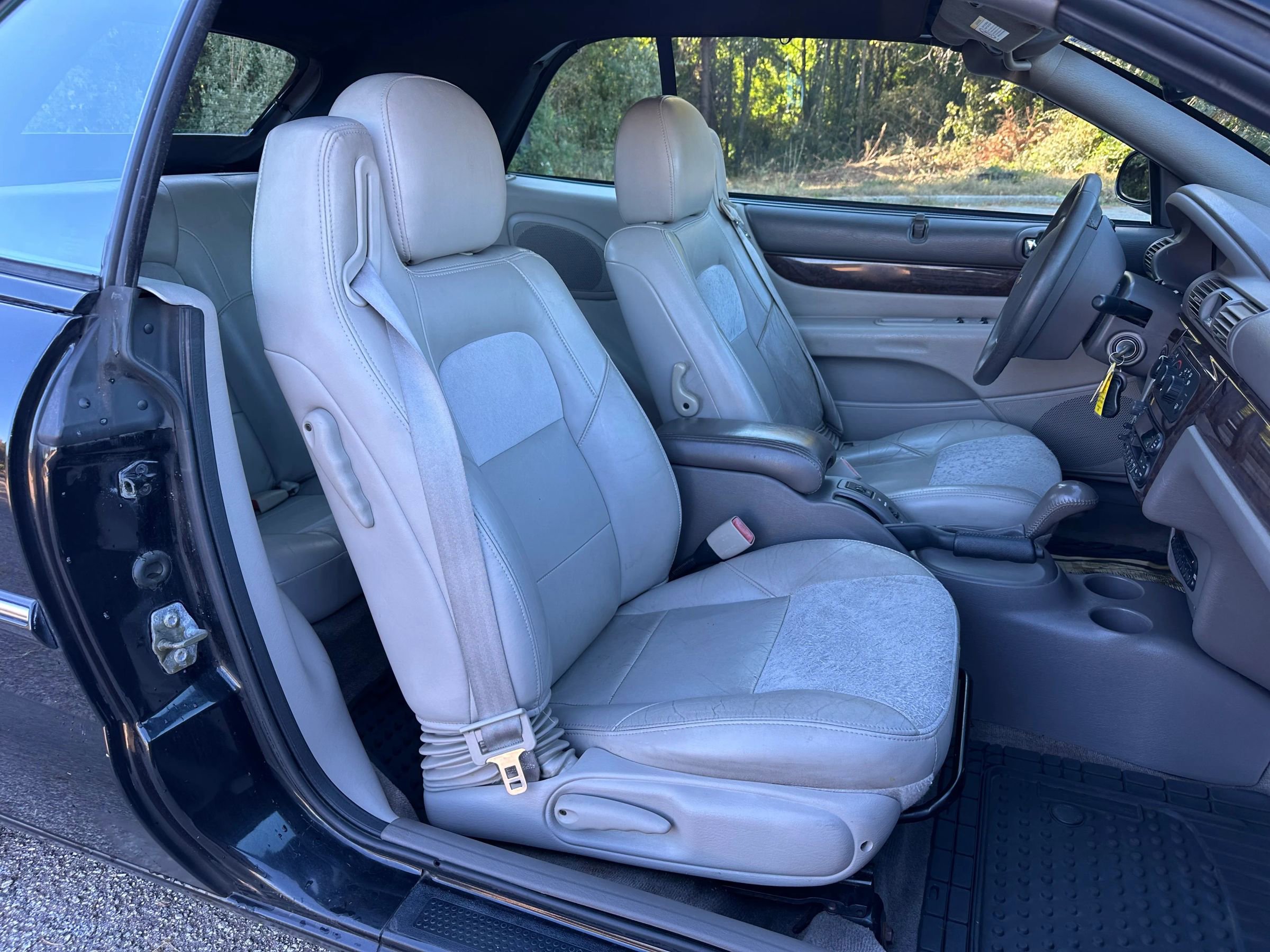 Used 2004 Chrysler Sebring Limited w/ Driver Convenience Group image 10