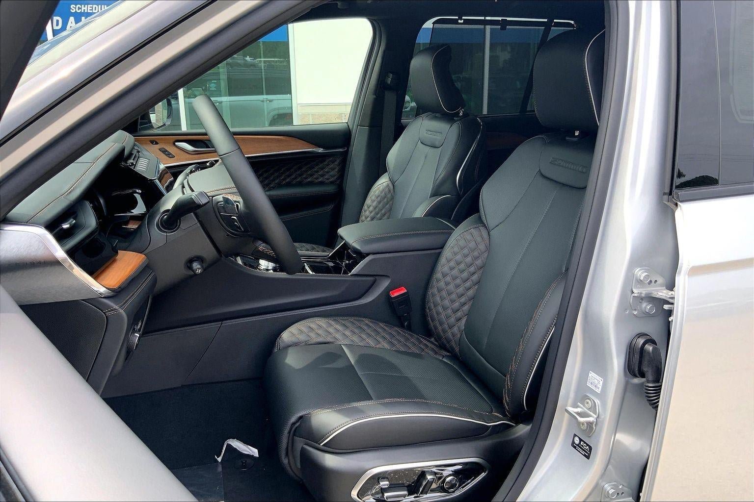 New 2026 Jeep Grand Cherokee Summit w/ Obsidian Package AWD/4WD image 9