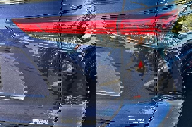 Used 2020 Toyota Highlander LE image 32