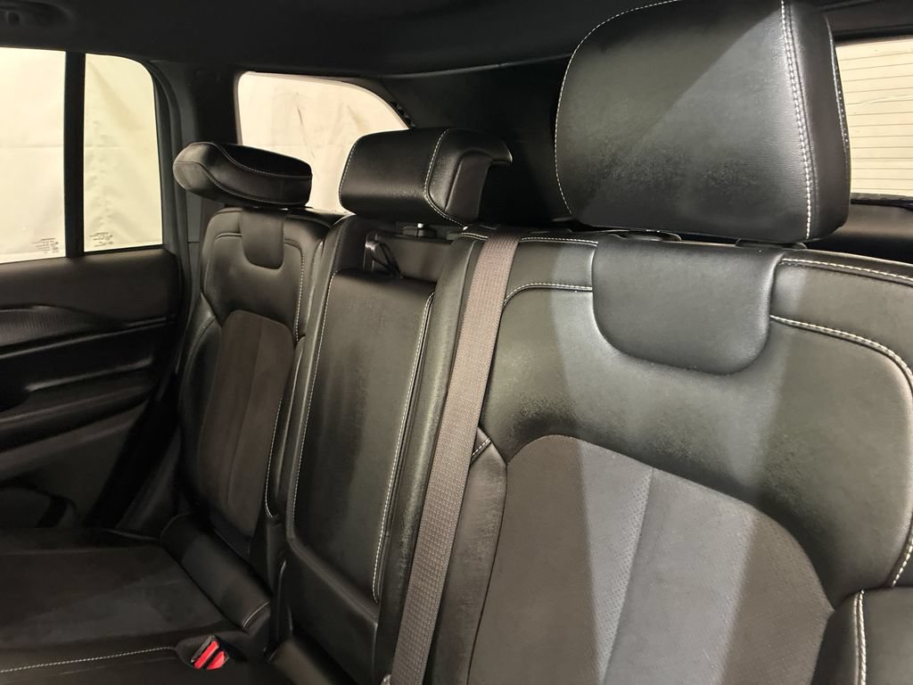 Used 2023 Jeep Grand Cherokee Altitude AWD/4WD image 11