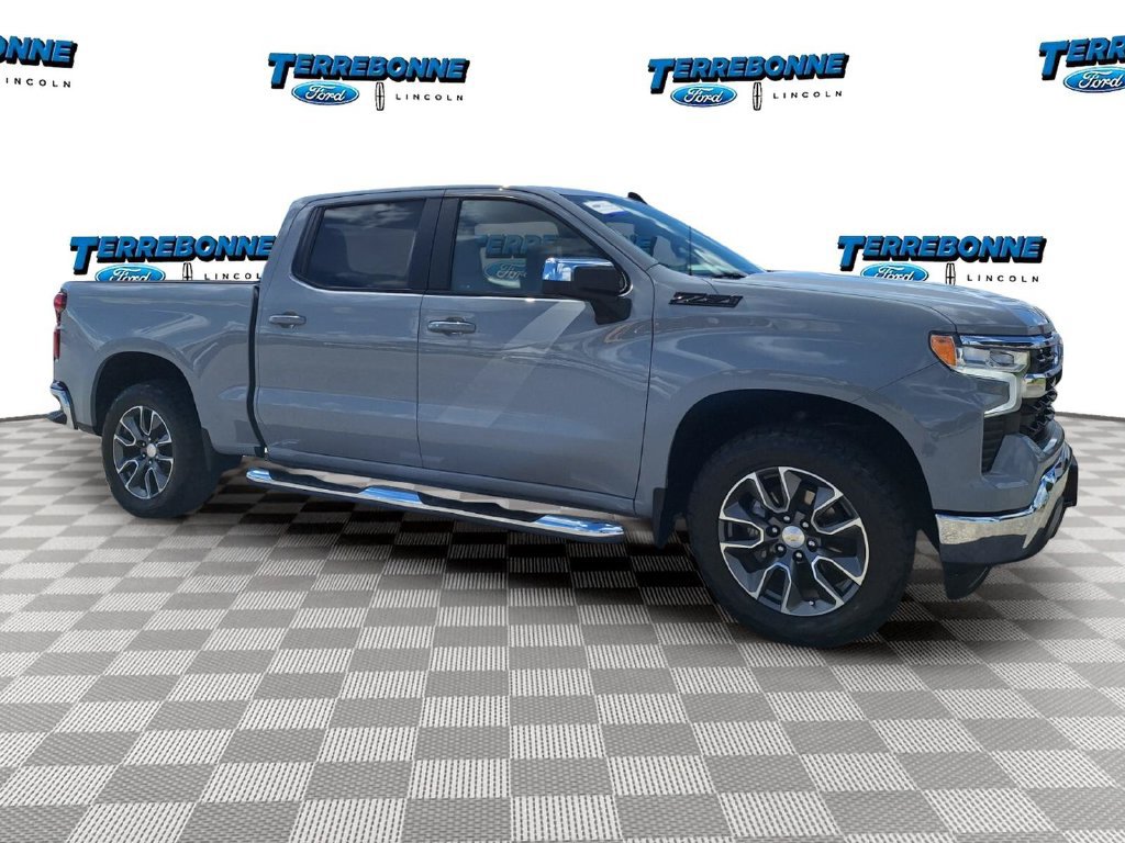 Used 2024 Chevrolet Silverado 1500 LT AWD/4WD image 3