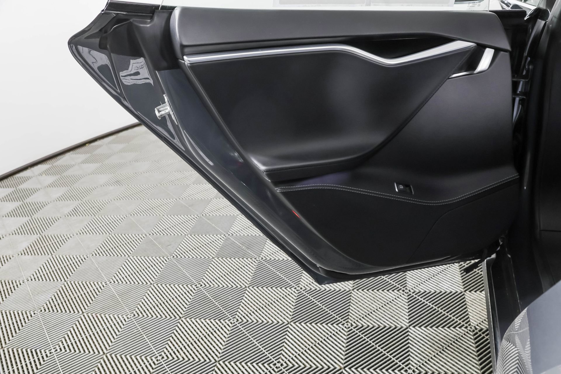 Used 2014 Tesla Model S RWD image 36