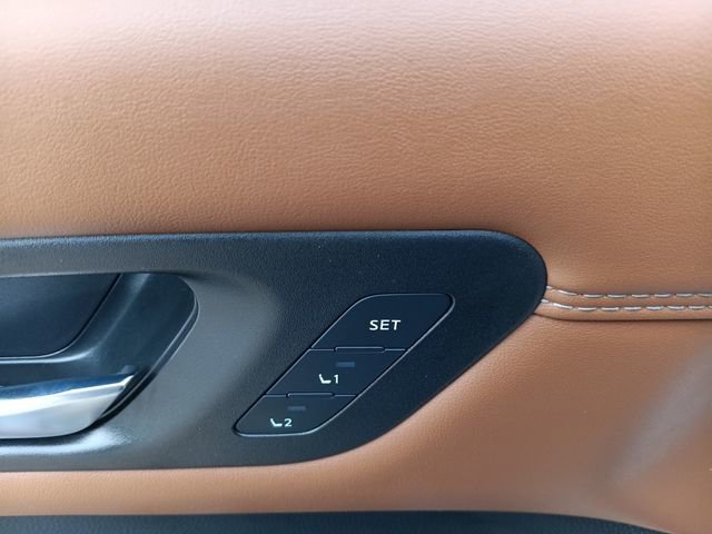 Used 2023 Nissan Pathfinder Platinum image 18