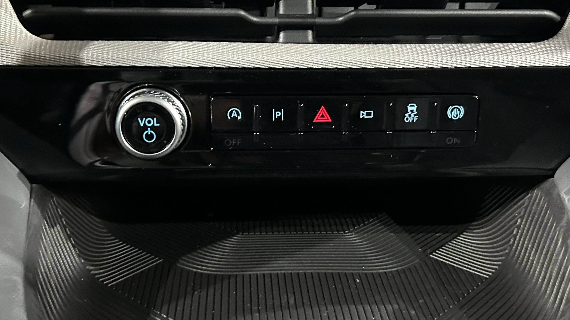 New 2026 Ford Explorer Active w/ Active Comfort Package AWD/4WD image 90