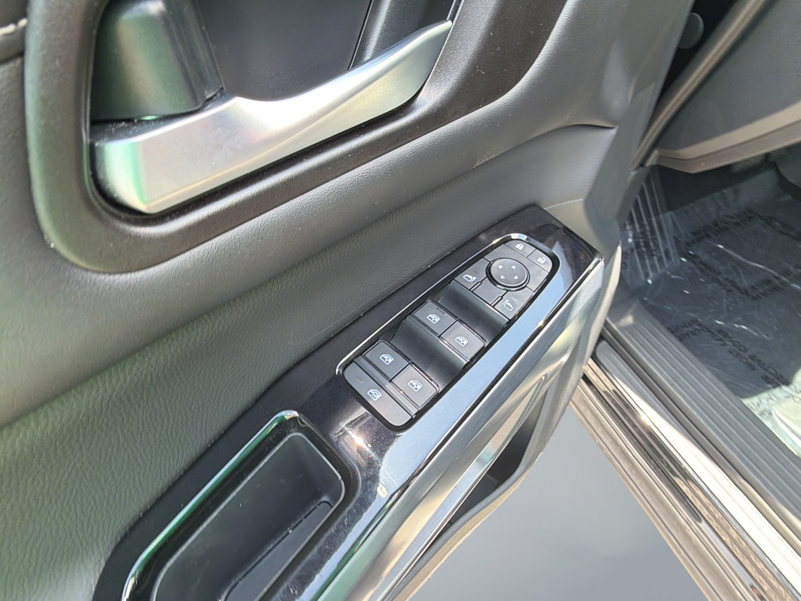 Certified 2025 Nissan Pathfinder SL w/ SL Premium Package FWD image 28