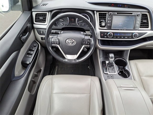 Used 2018 Toyota Highlander XLE image 11