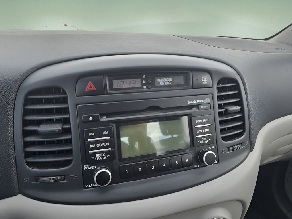 Used 2010 Hyundai Accent GLS image 21