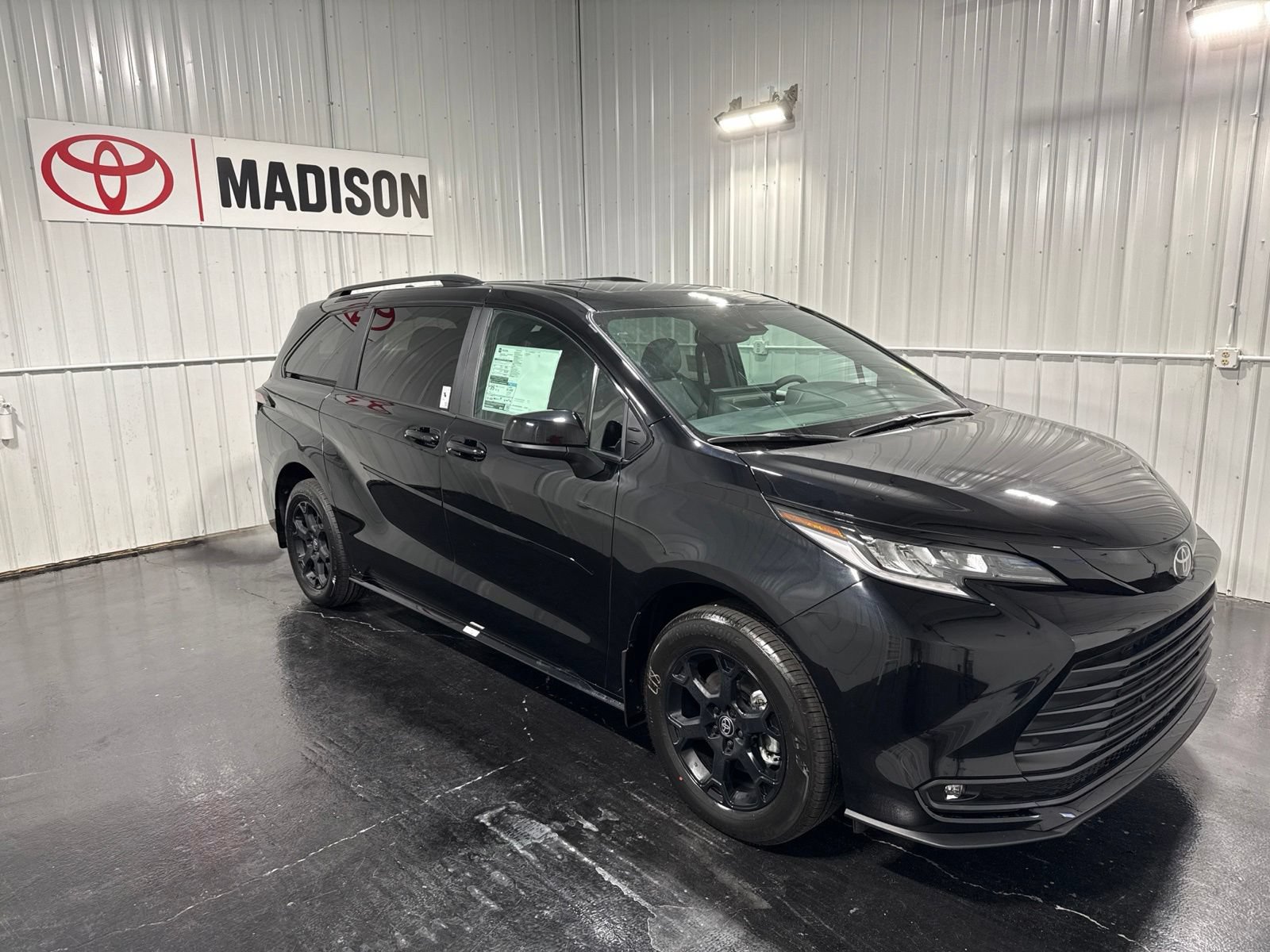New 2026 Toyota Sienna XLE Woodland Edition AWD/4WD image 4