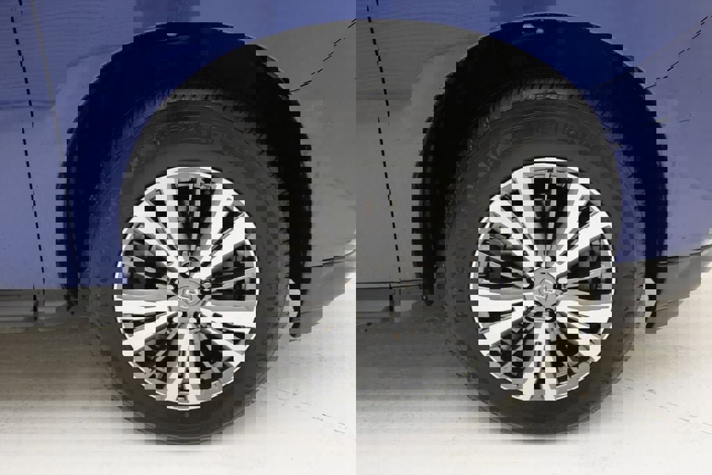 Used 2020 Nissan Pathfinder SV image 10