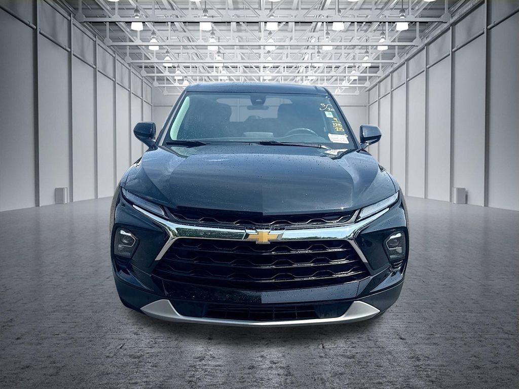 Used 2025 Chevrolet Blazer LT AWD/4WD image 2