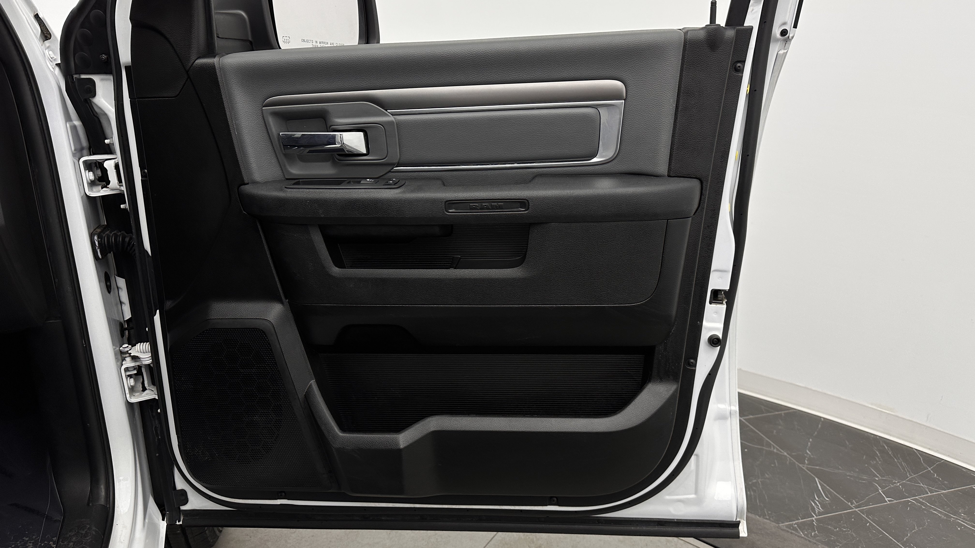 Used 2021 RAM 1500 Classic SLT RWD image 31