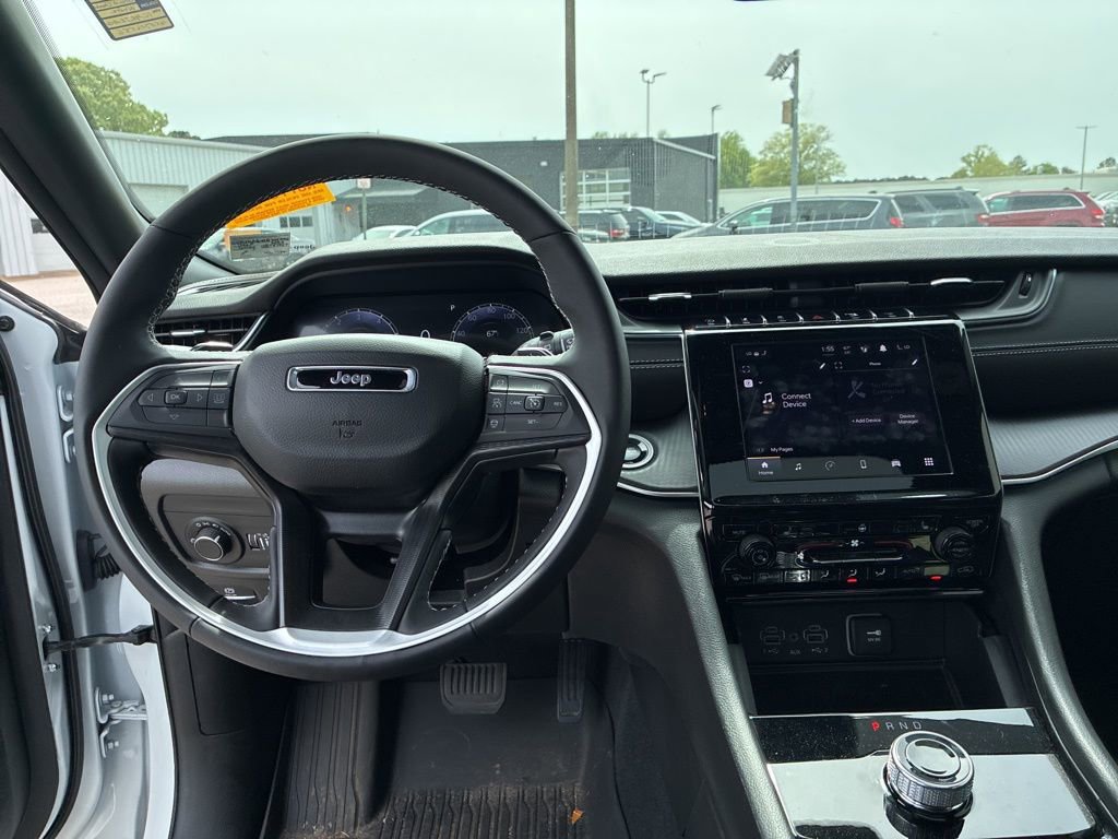 Used 2025 Jeep Grand Cherokee L Laredo w/ Luxury Tech Group I image 20